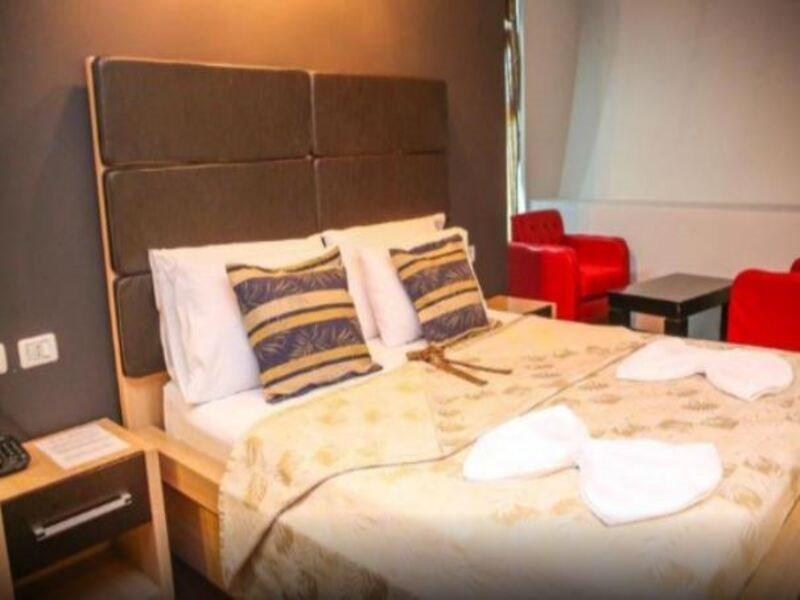 Hotel Vila Aeroport Rinas 外观 照片