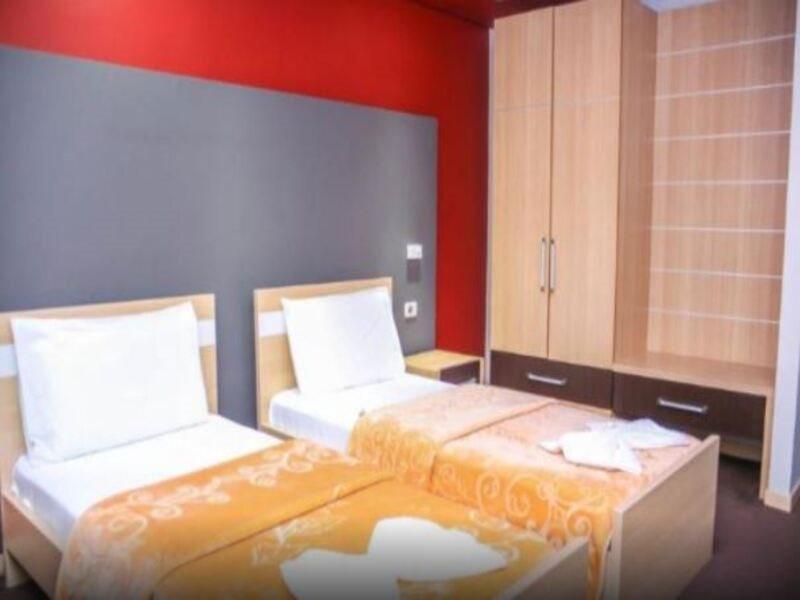 Hotel Vila Aeroport Rinas 外观 照片