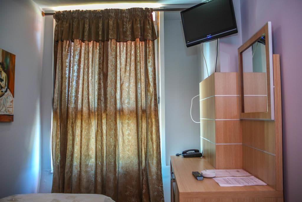 Hotel Vila Aeroport Rinas 外观 照片