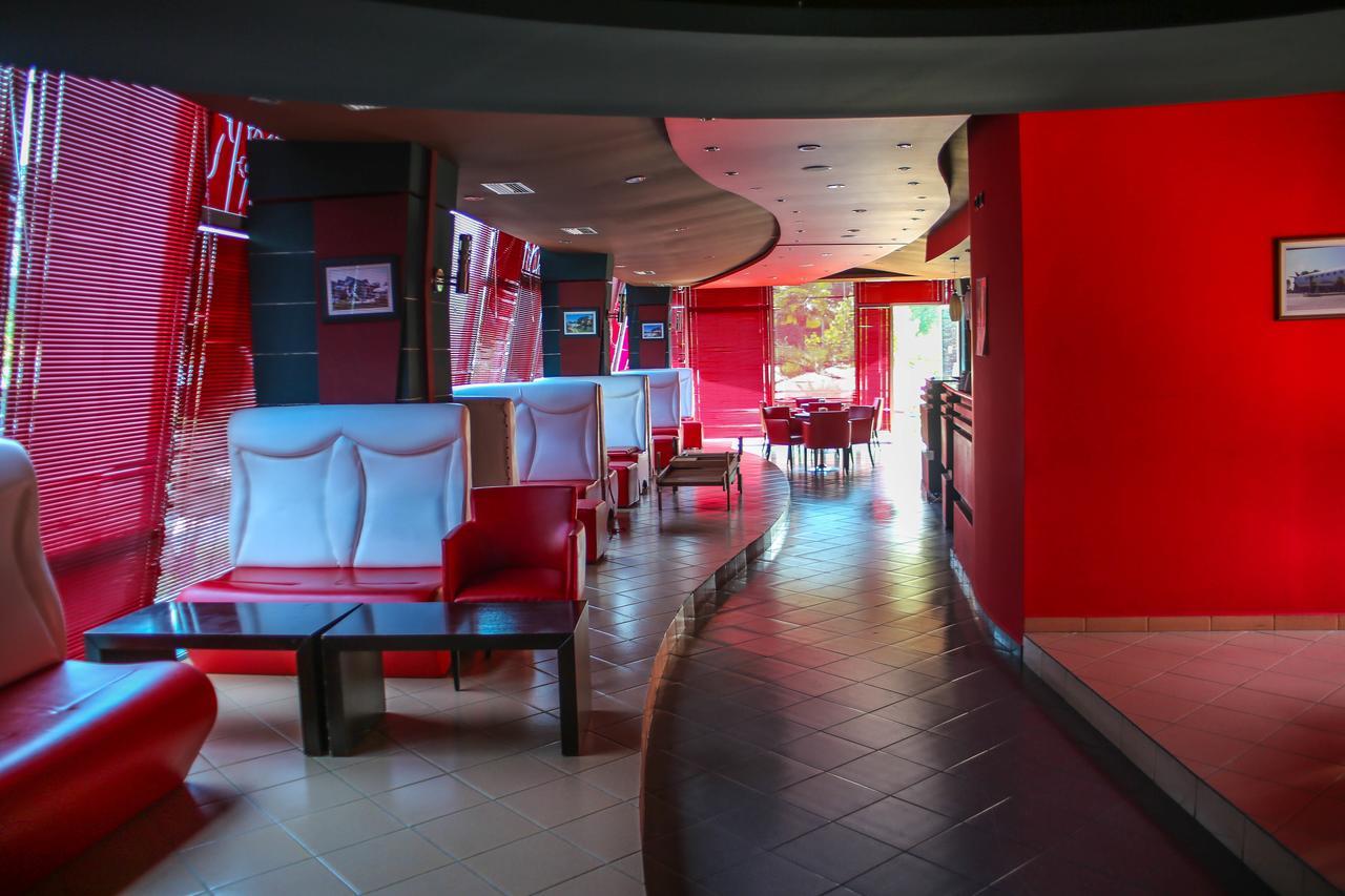 Hotel Vila Aeroport Rinas 外观 照片