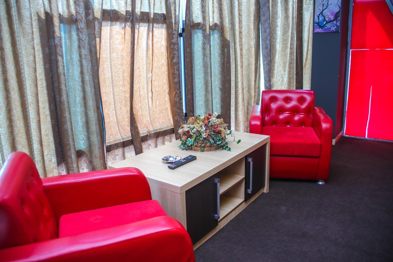 Hotel Vila Aeroport Rinas 外观 照片