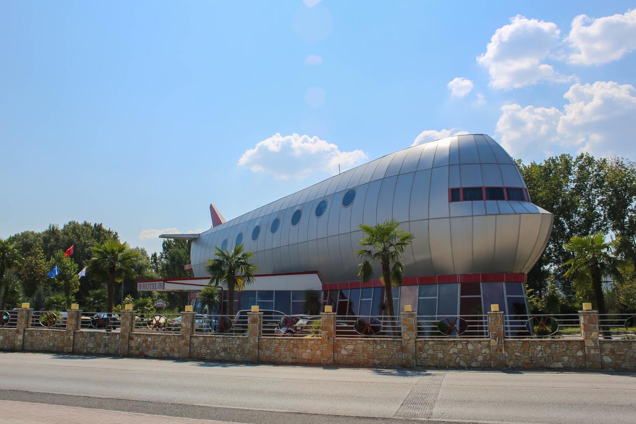 Hotel Vila Aeroport Rinas 外观 照片